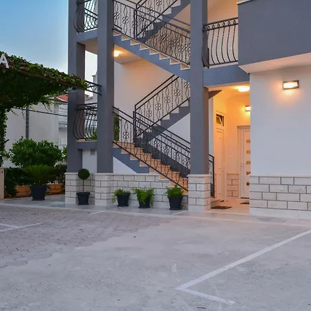 Luxury Tea * 特罗吉尔